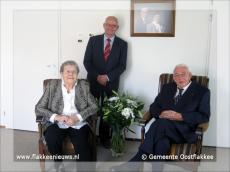 Foto behorende bij Burgemeester op bezoek bij bruidspaar Kroon-de Vos