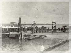 Foto behorende bij Het RTM-ponton in haven Middelharnis wordt vernieuwd